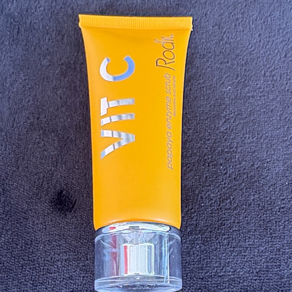 Rodial VIT C Papaya Enzyme Scrub